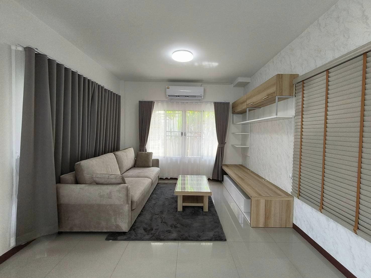 4 卧室 独立房屋  在  - Image 2