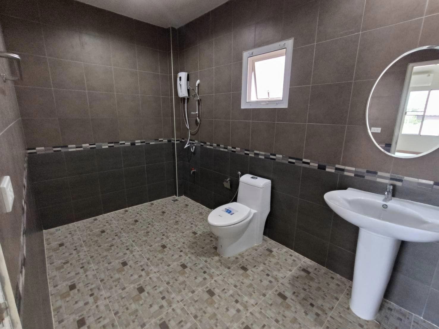 4 卧室 独立房屋  在  - Image 9