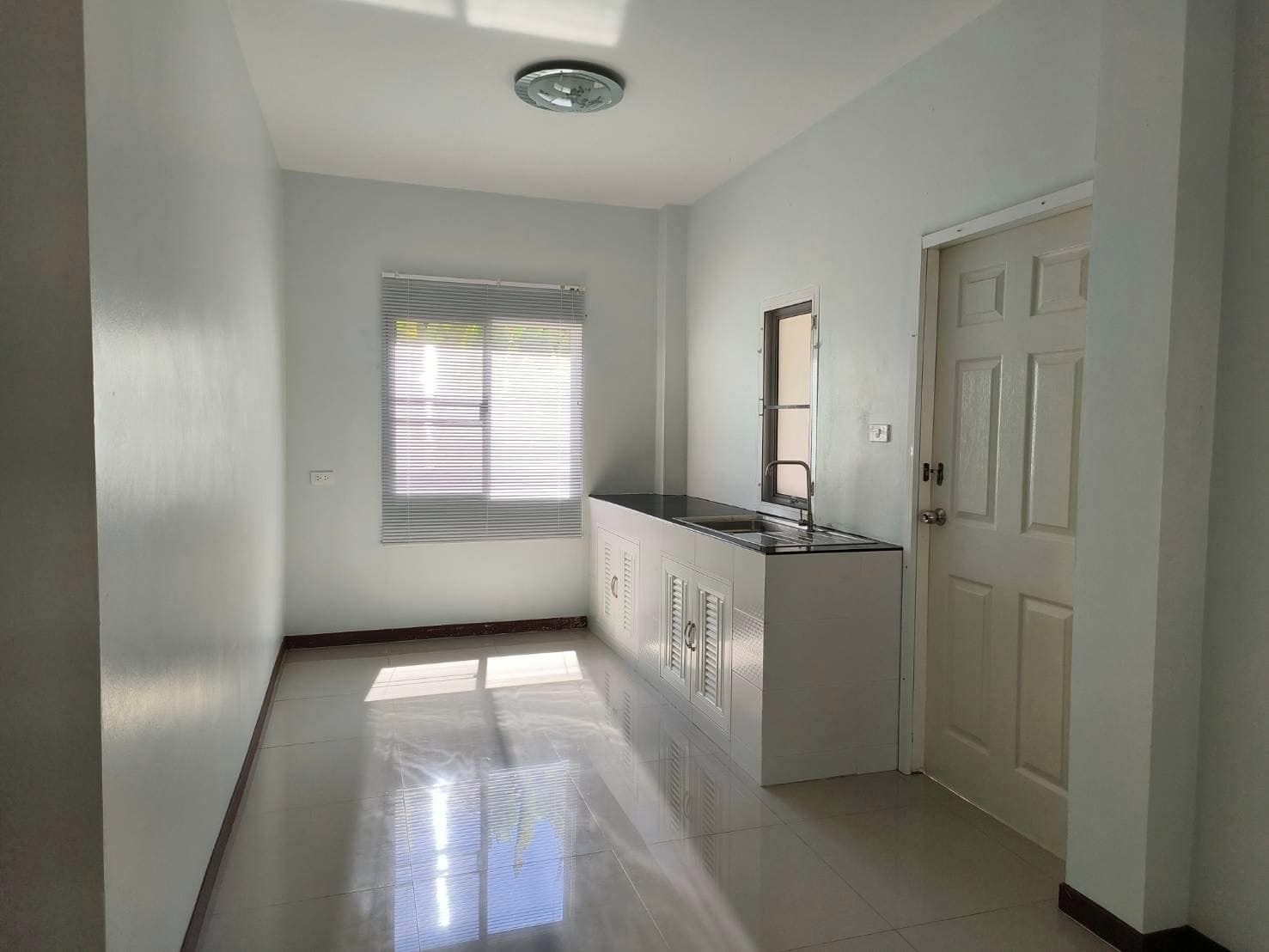 4 卧室 独立房屋  在  - Image 4