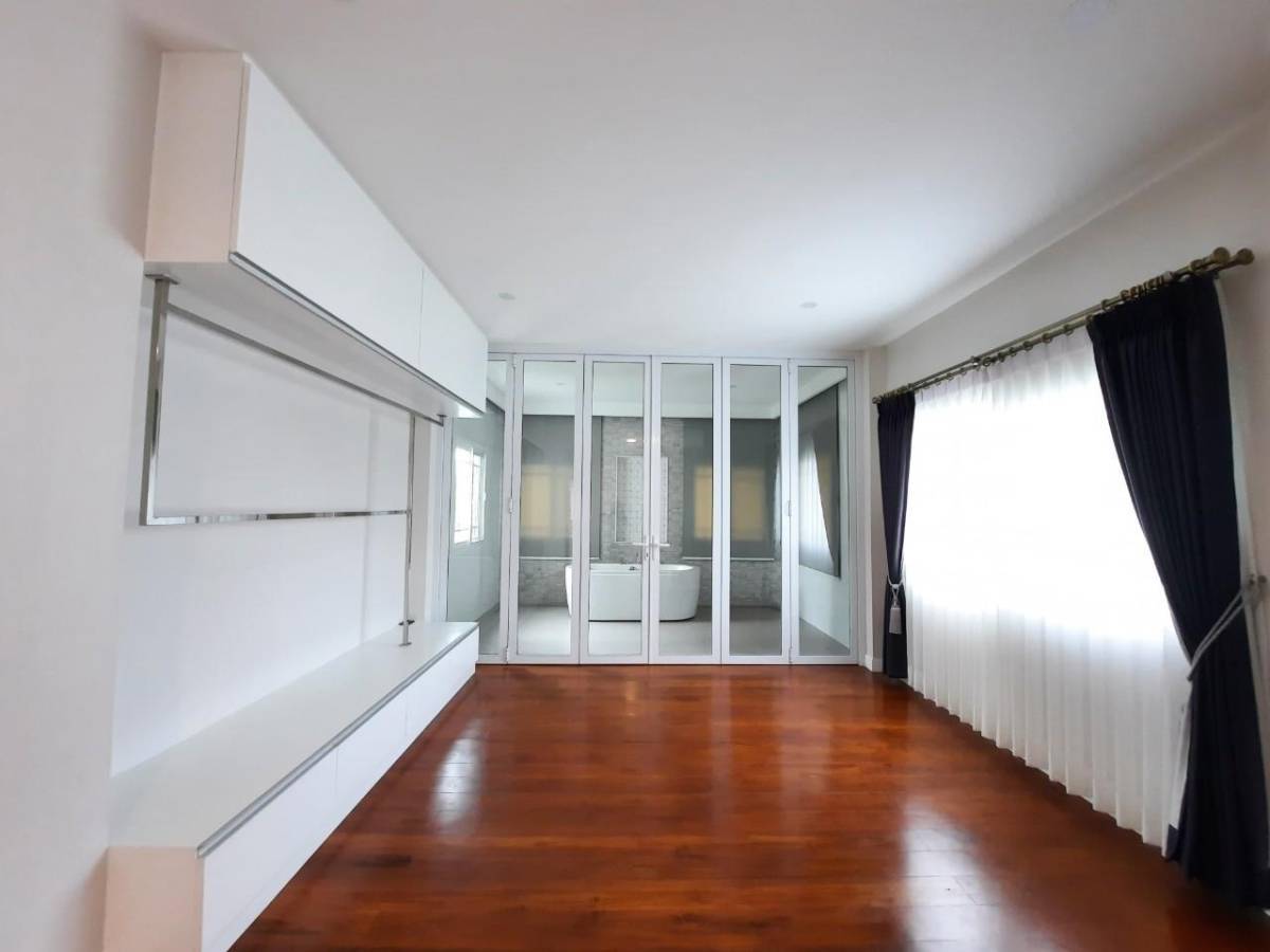5 Bedroom House For Sale in Mae Hia, Mueang Chiang Mai, Chiang Mai - Image 13