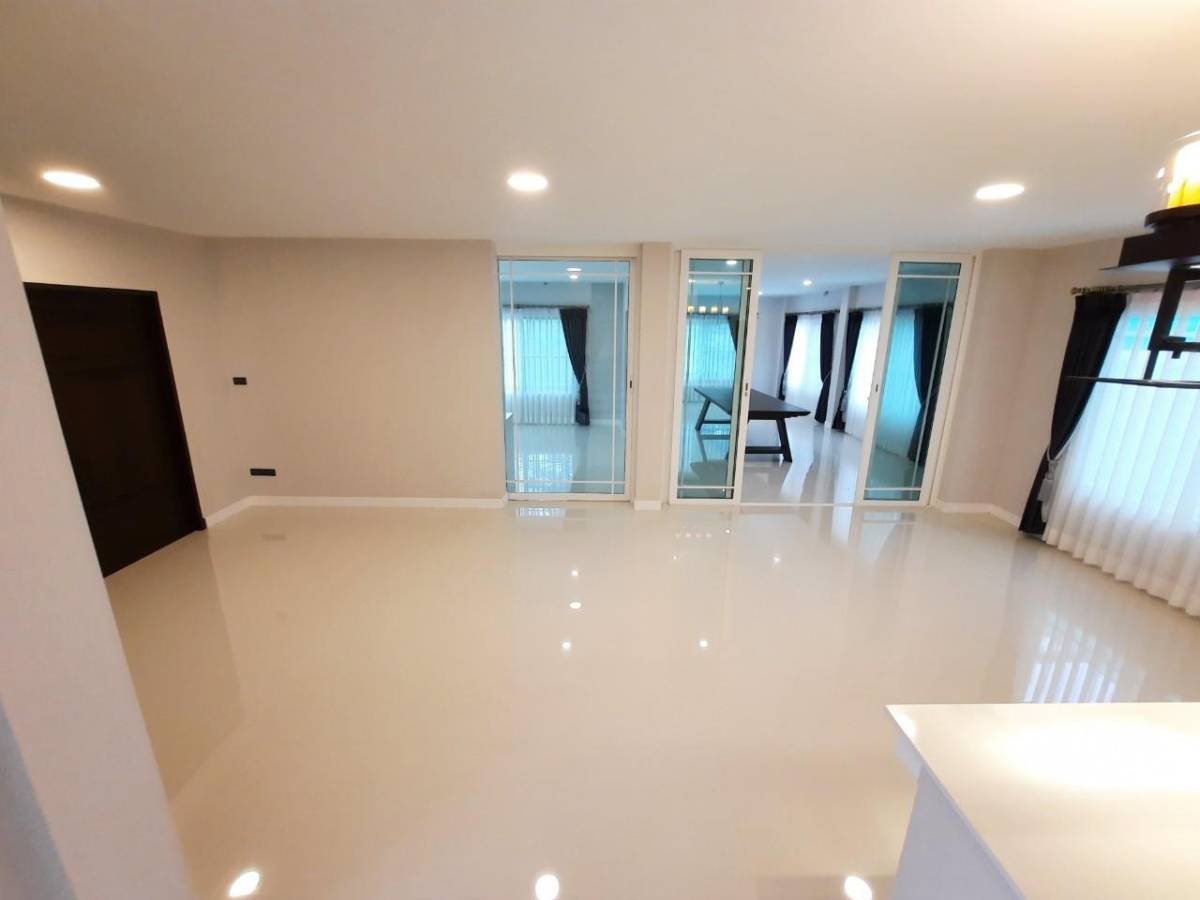 5 Bedroom House For Sale in Mae Hia, Mueang Chiang Mai, Chiang Mai - Image 8
