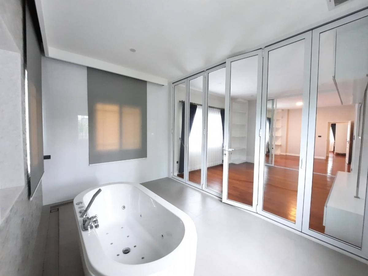 5 Bedroom House For Sale in Mae Hia, Mueang Chiang Mai, Chiang Mai - Image 19