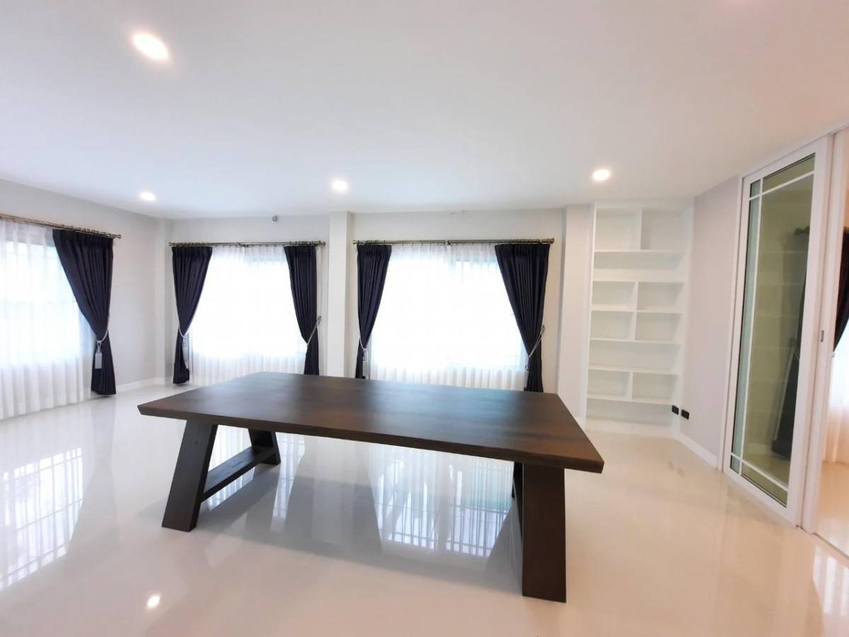 5 Bedroom House For Sale in Mae Hia, Mueang Chiang Mai, Chiang Mai - Image 3