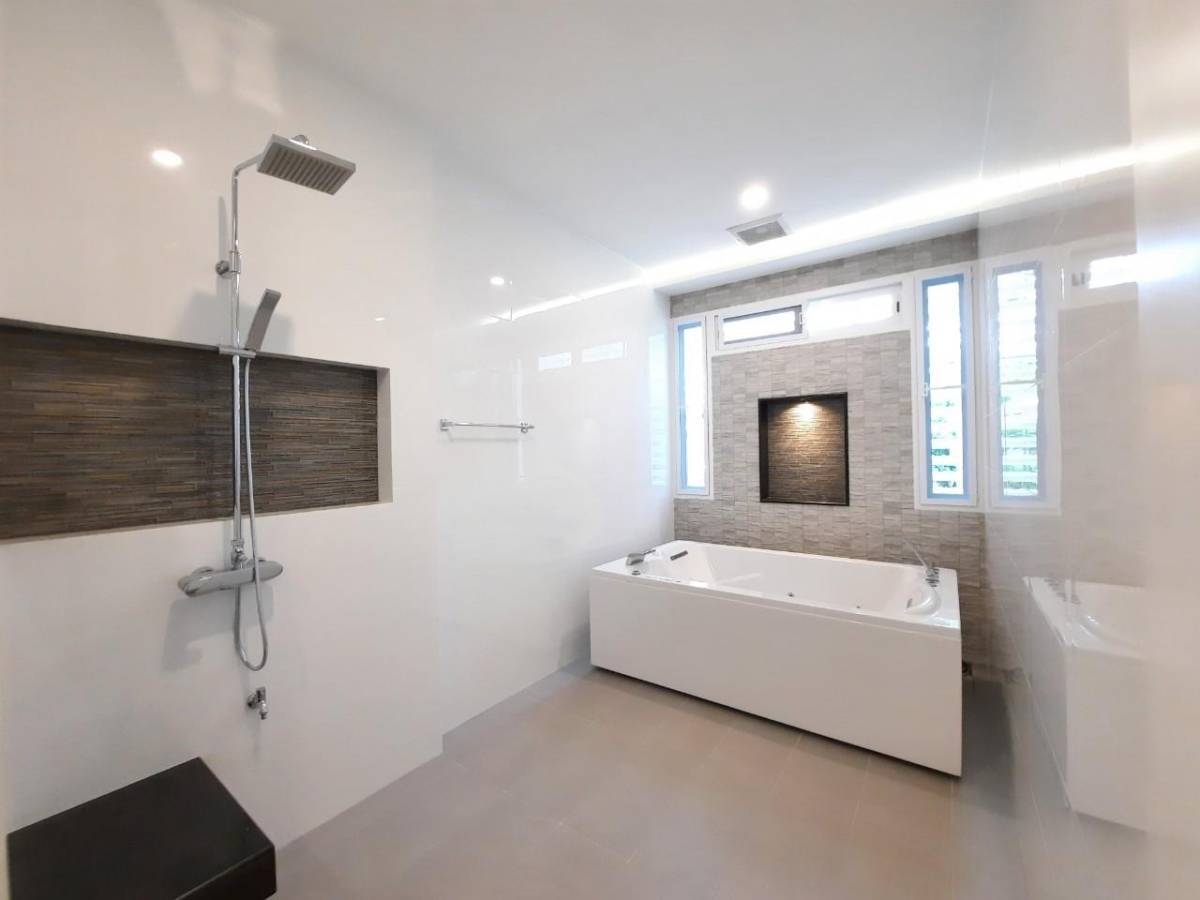 5 Bedroom House For Sale in Mae Hia, Mueang Chiang Mai, Chiang Mai - Image 16