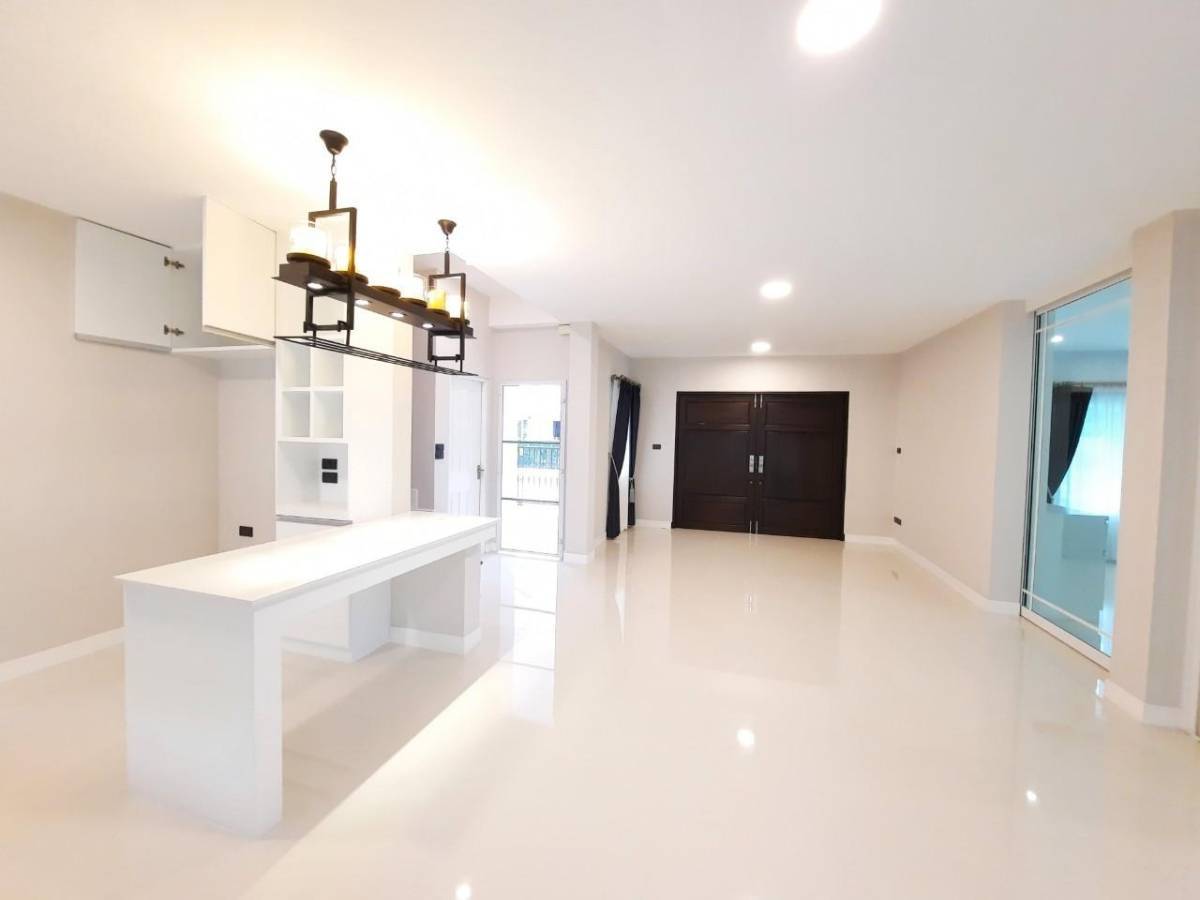 5 Bedroom House For Sale in Mae Hia, Mueang Chiang Mai, Chiang Mai - Image 4