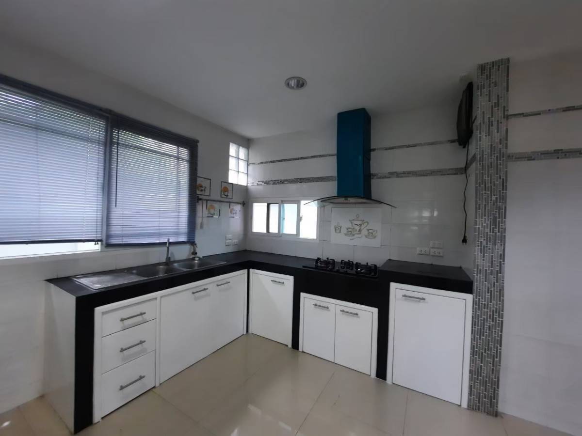 4 Bedroom House For Sale in Mae Hia, Mueang Chiang Mai, Chiang Mai - Image 4