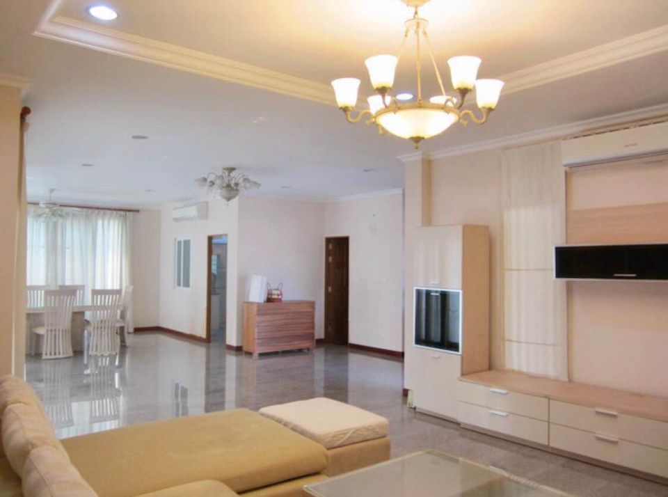 สิทธารมย์ รีเจ้นท์ สุขุมวิท 105 - Image 1