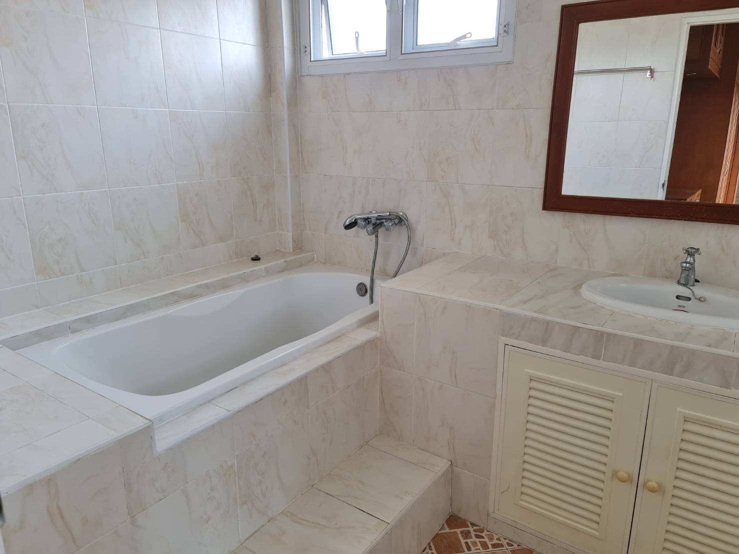 4 Bedroom House For Sale in San Klang, San Kamphaeng, Chiang Mai - Image 4