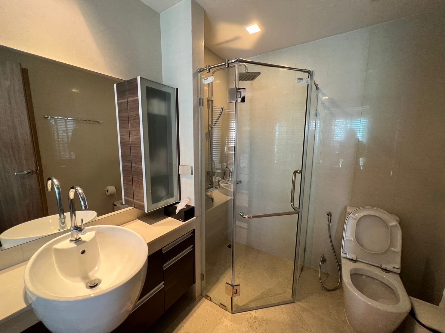 Skywalk Condominium - Image 9