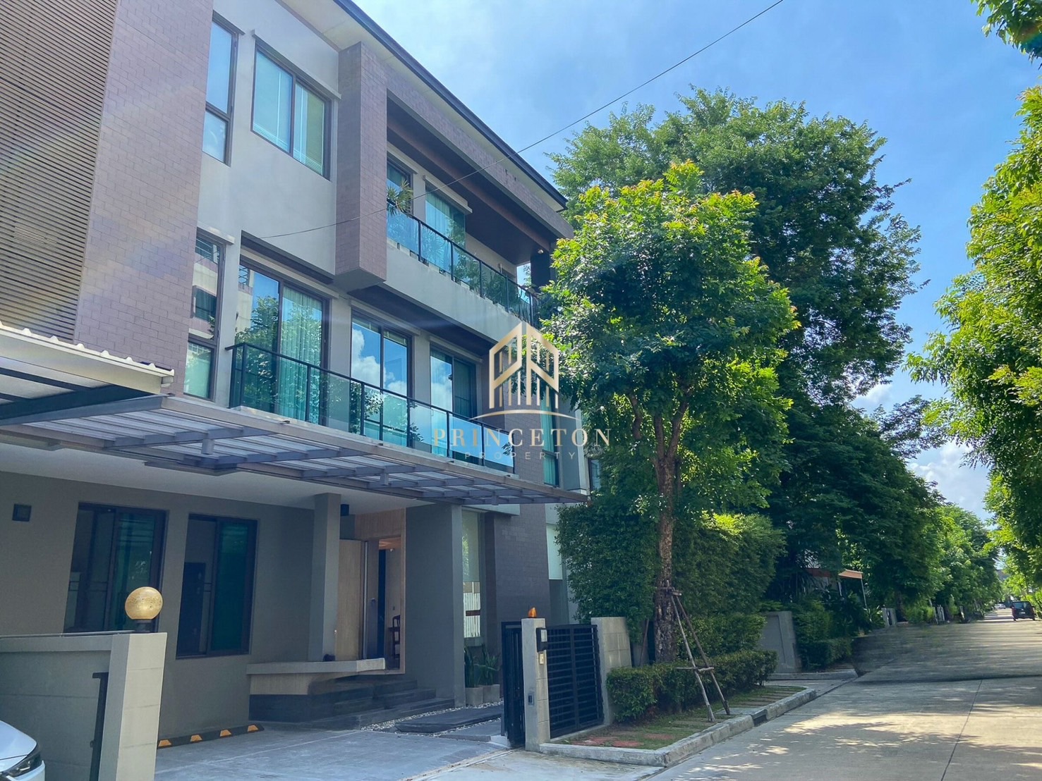 Headquarters Ekamai-Ladprao - Image 17