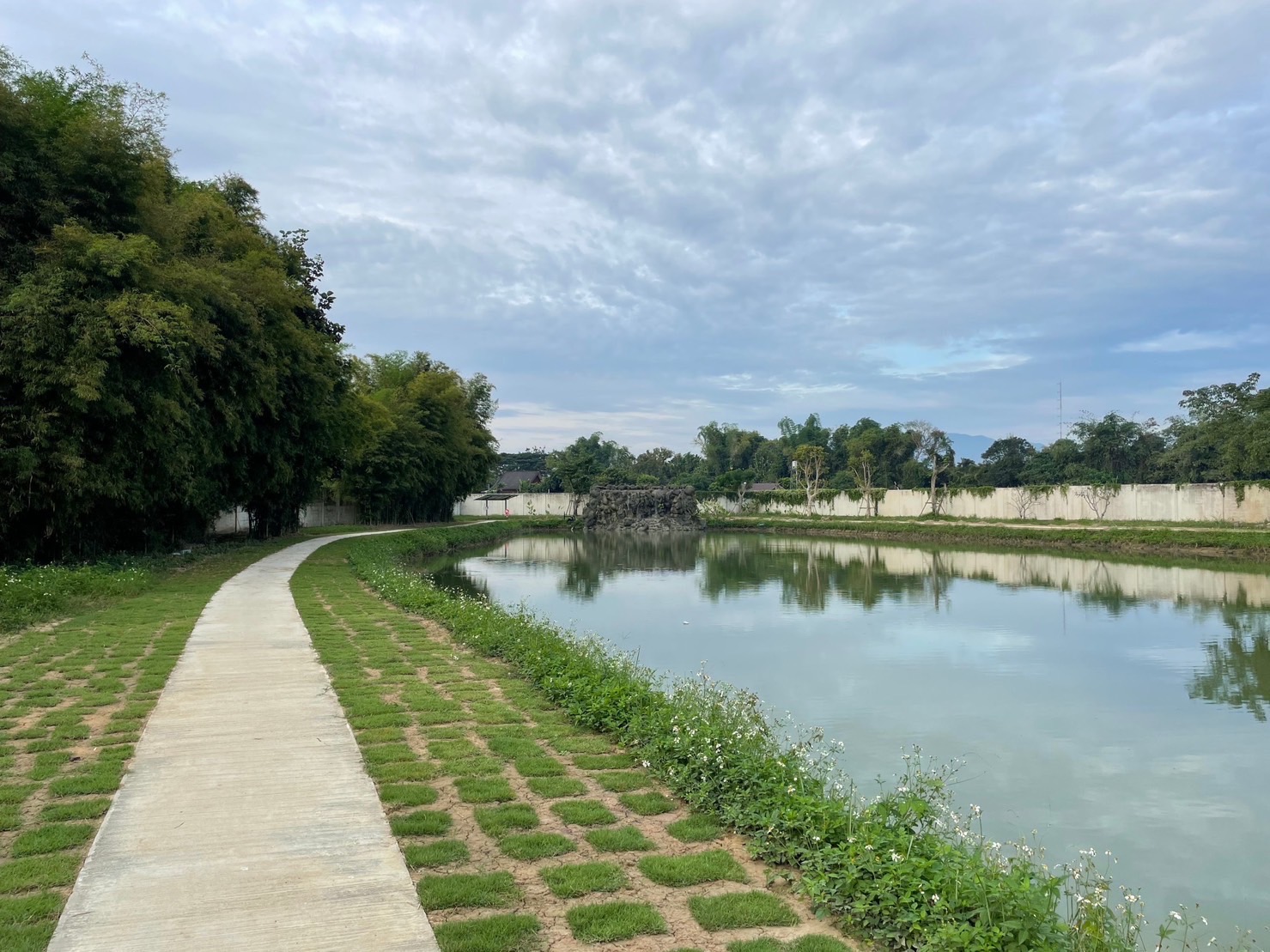 Thanaporn Lake Home - Image 6