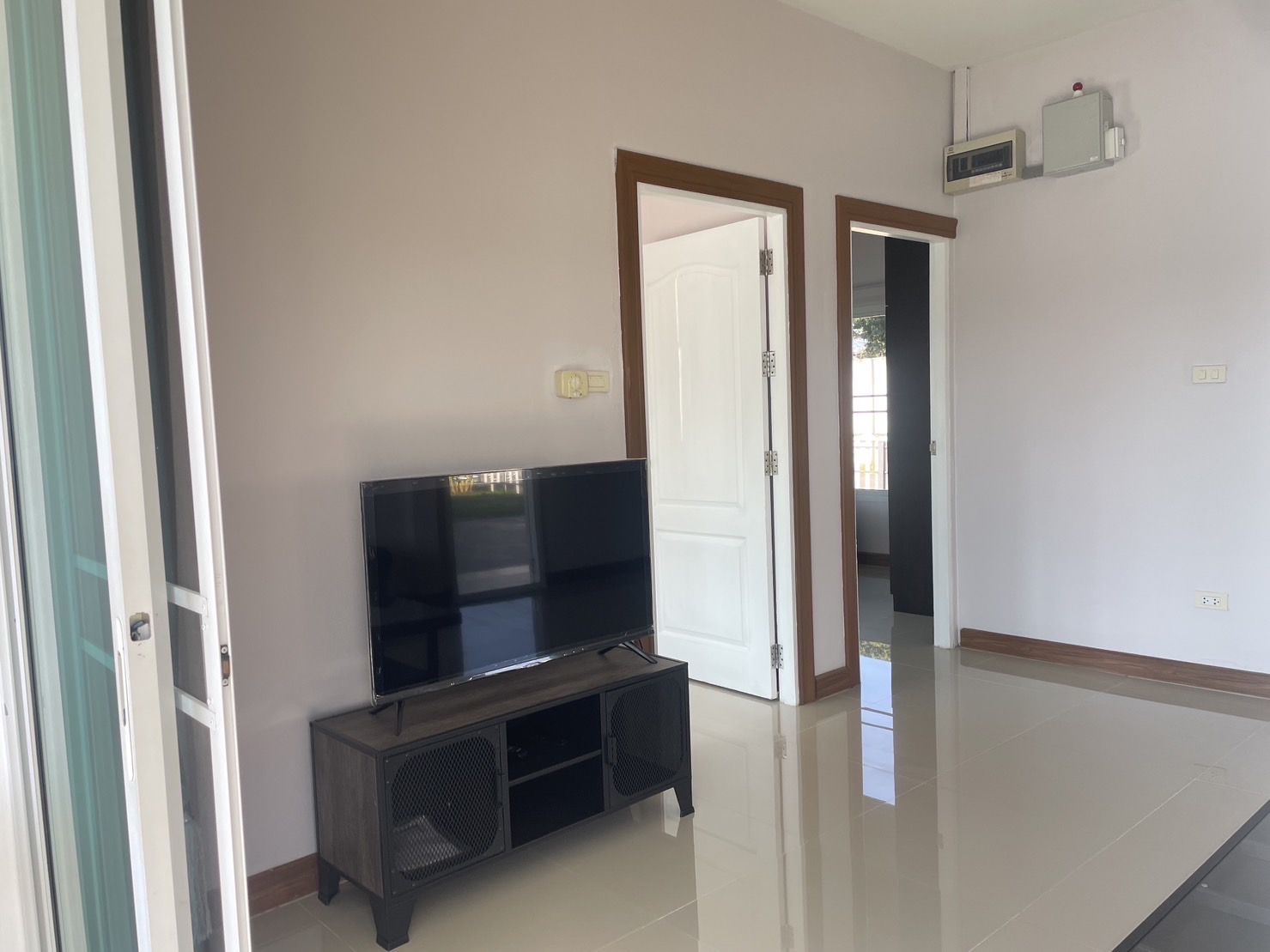 Thanaporn Lake Home - Image 4