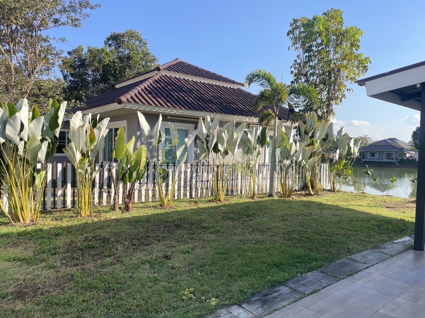 Thanaporn Lake Home - Image 5