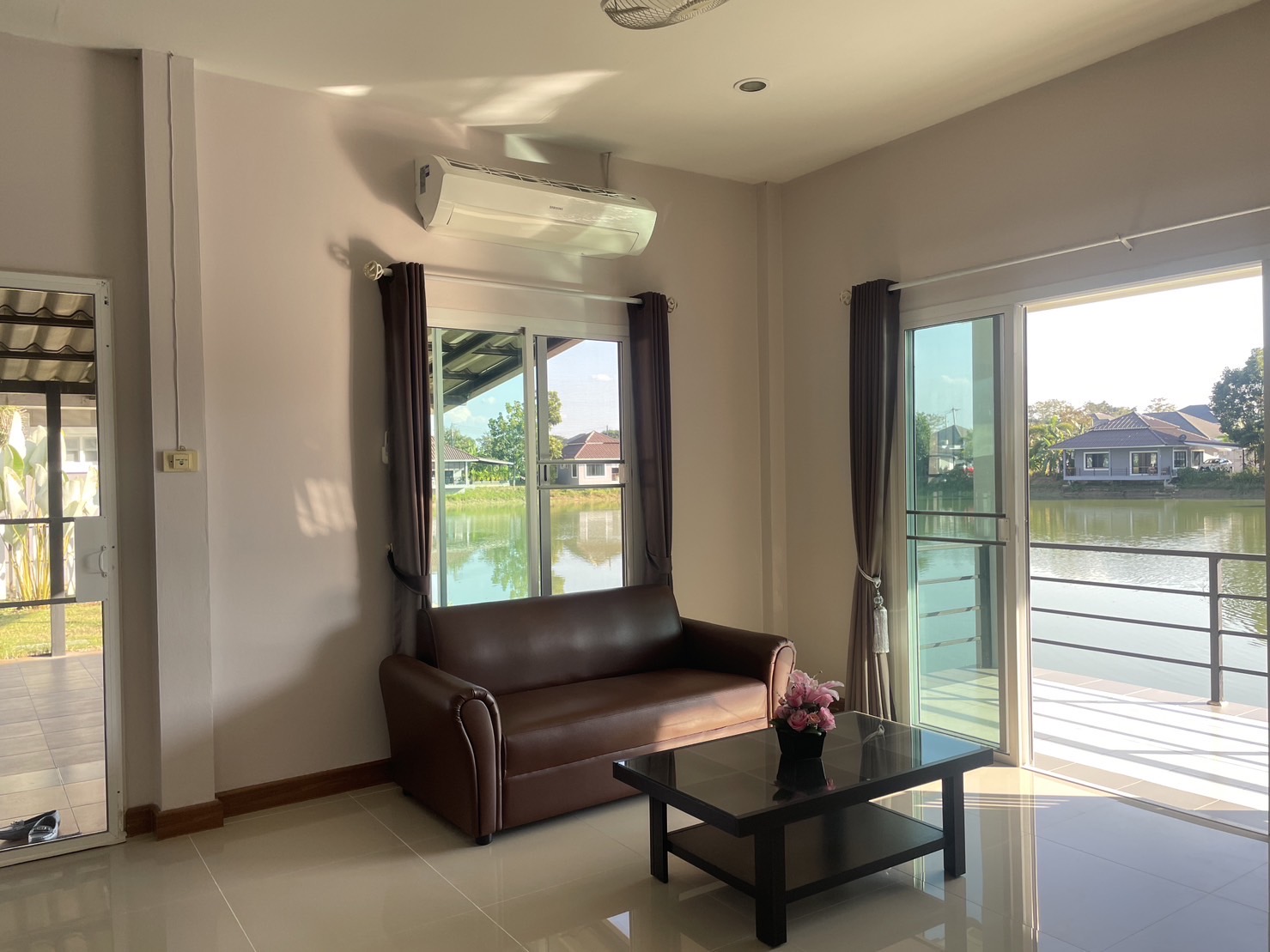Thanaporn Lake Home - Image 2