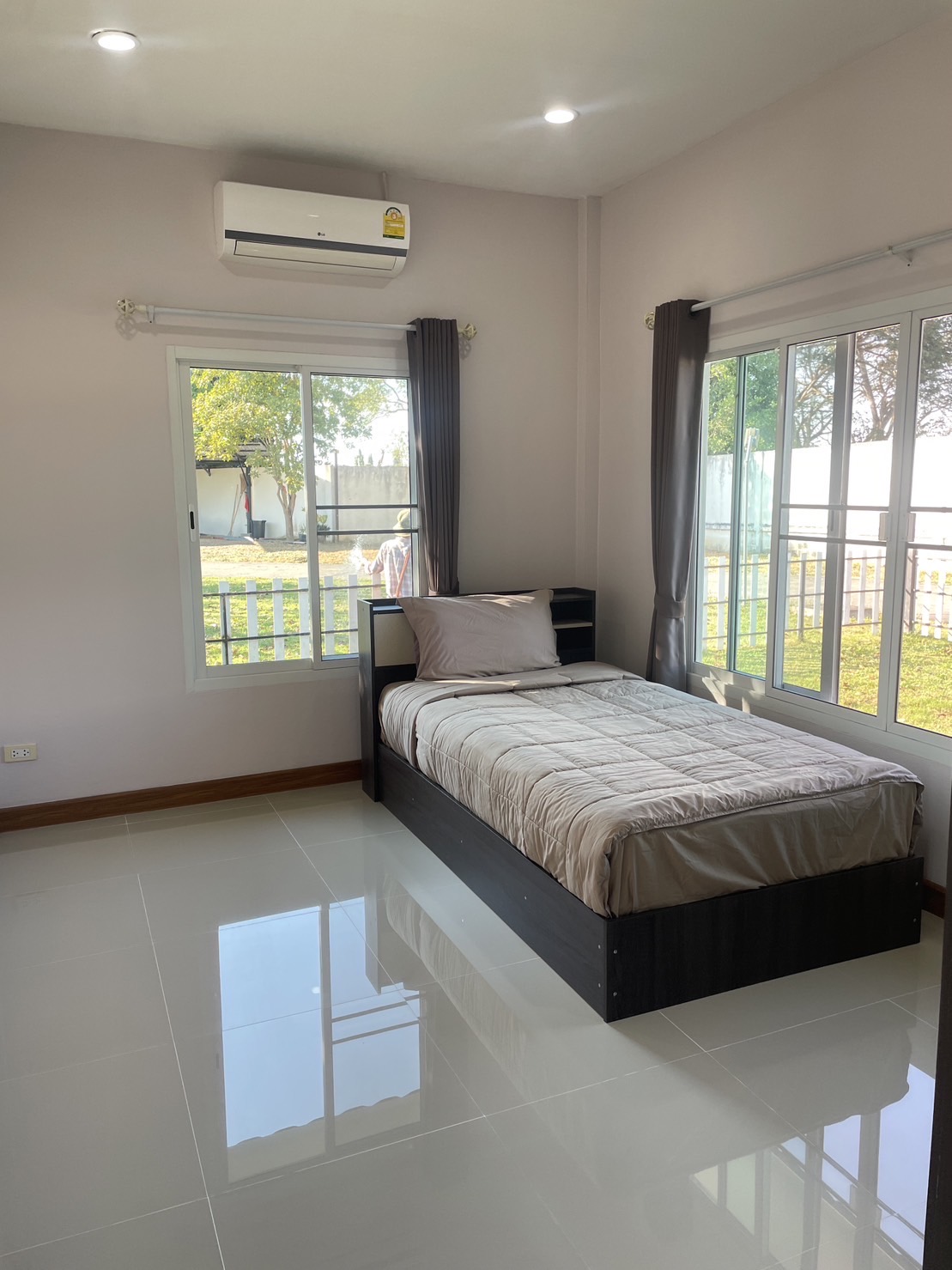 Thanaporn Lake Home - Image 16