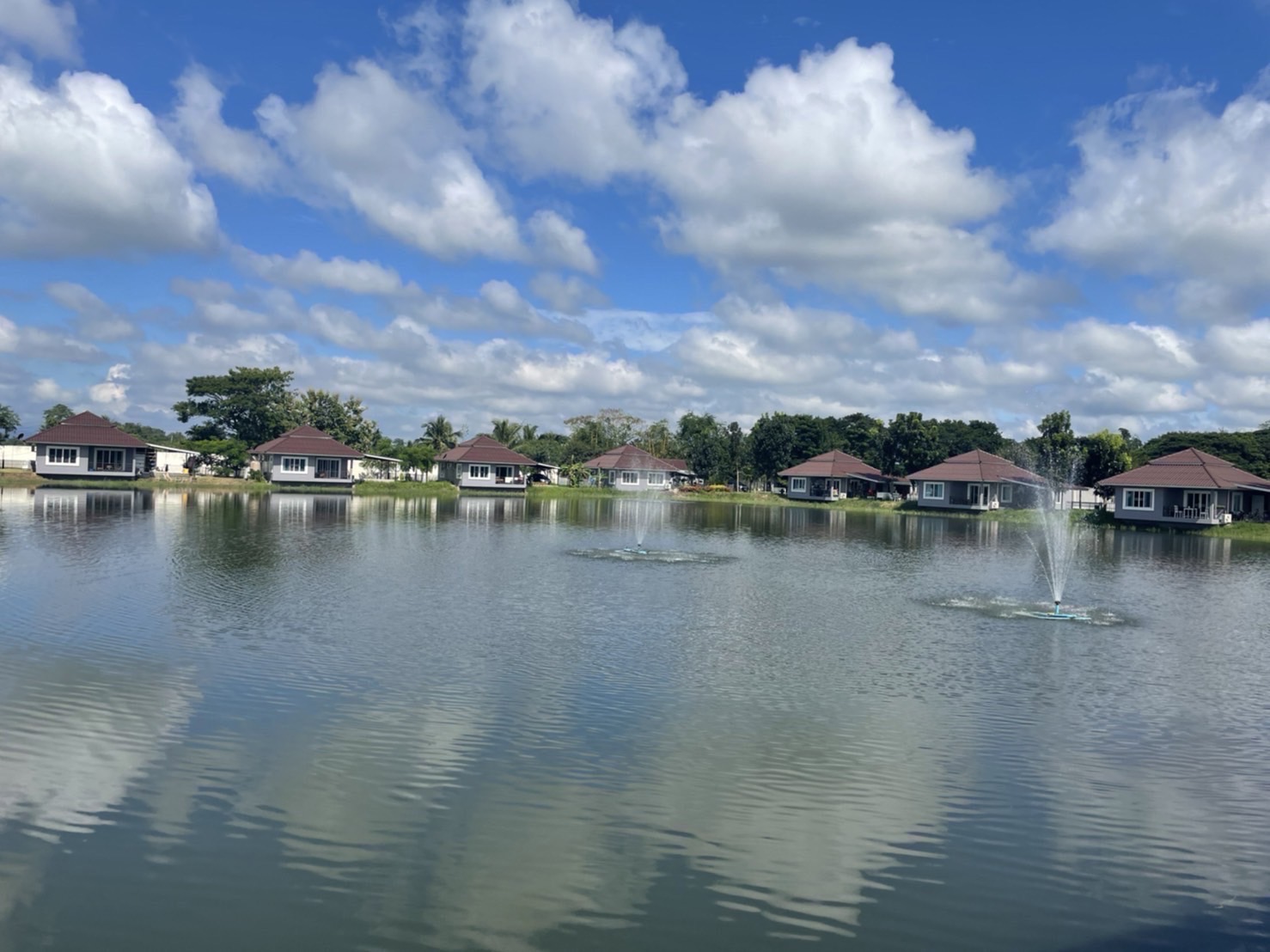 Thanaporn Lake Home - Image 17