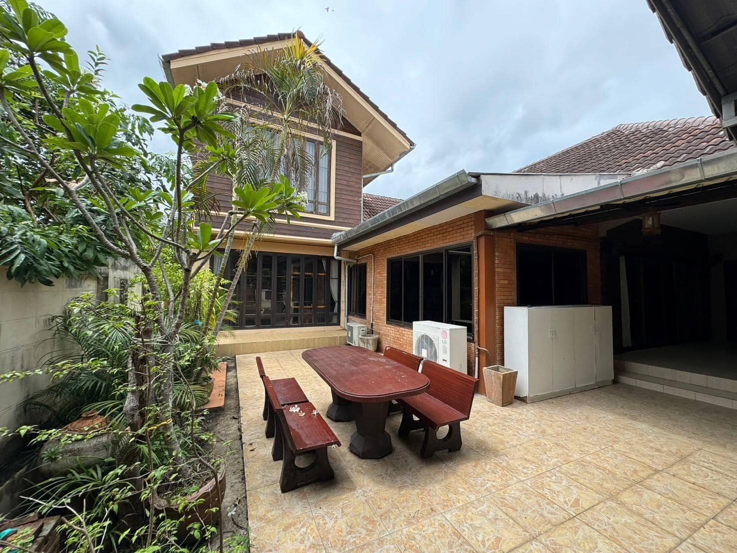 4 卧室 独立房屋  在  - Image 2