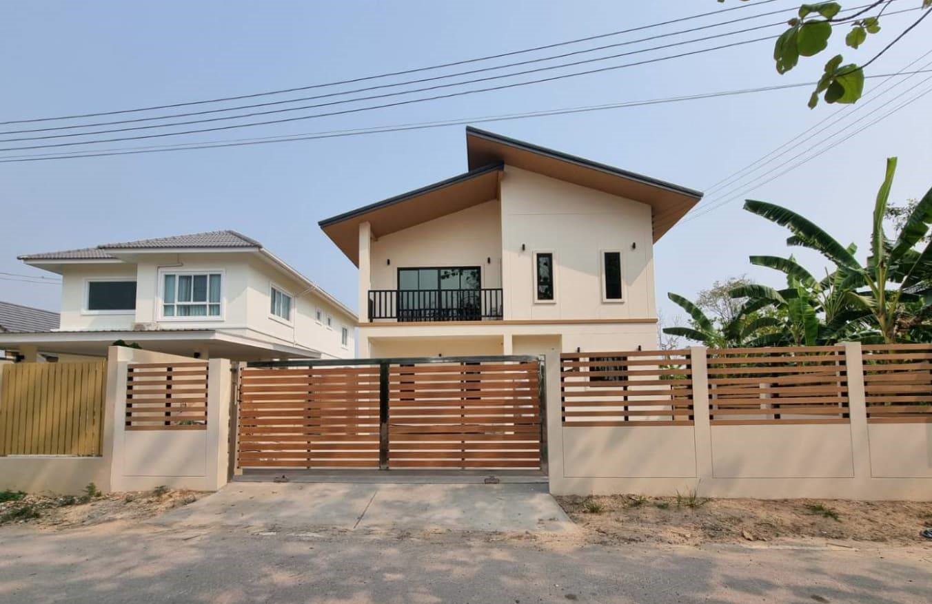 4 Bedroom House For Sale in San Phisuea, Mueang Chiang Mai, Chiang Mai - Image 1