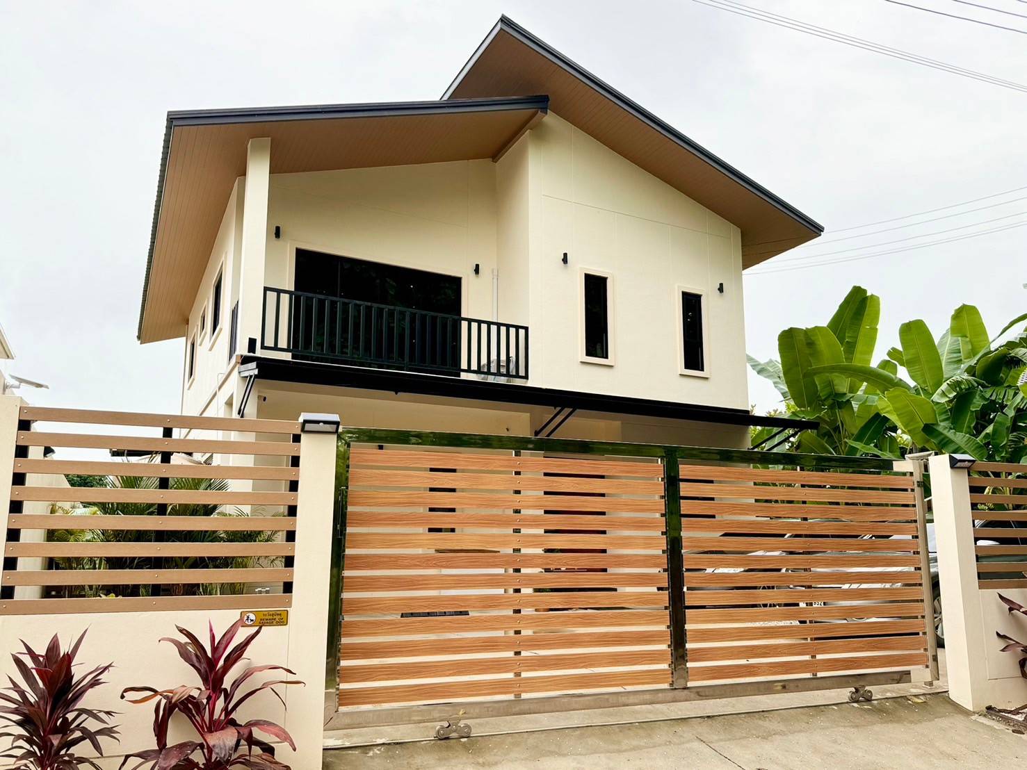 4 Bedroom House For Sale in San Phisuea, Mueang Chiang Mai, Chiang Mai - Image 3