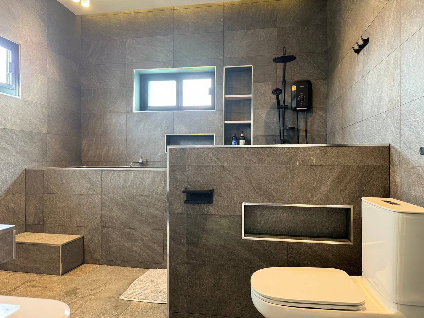 4 Bedroom House For Sale in San Phisuea, Mueang Chiang Mai, Chiang Mai - Image 12