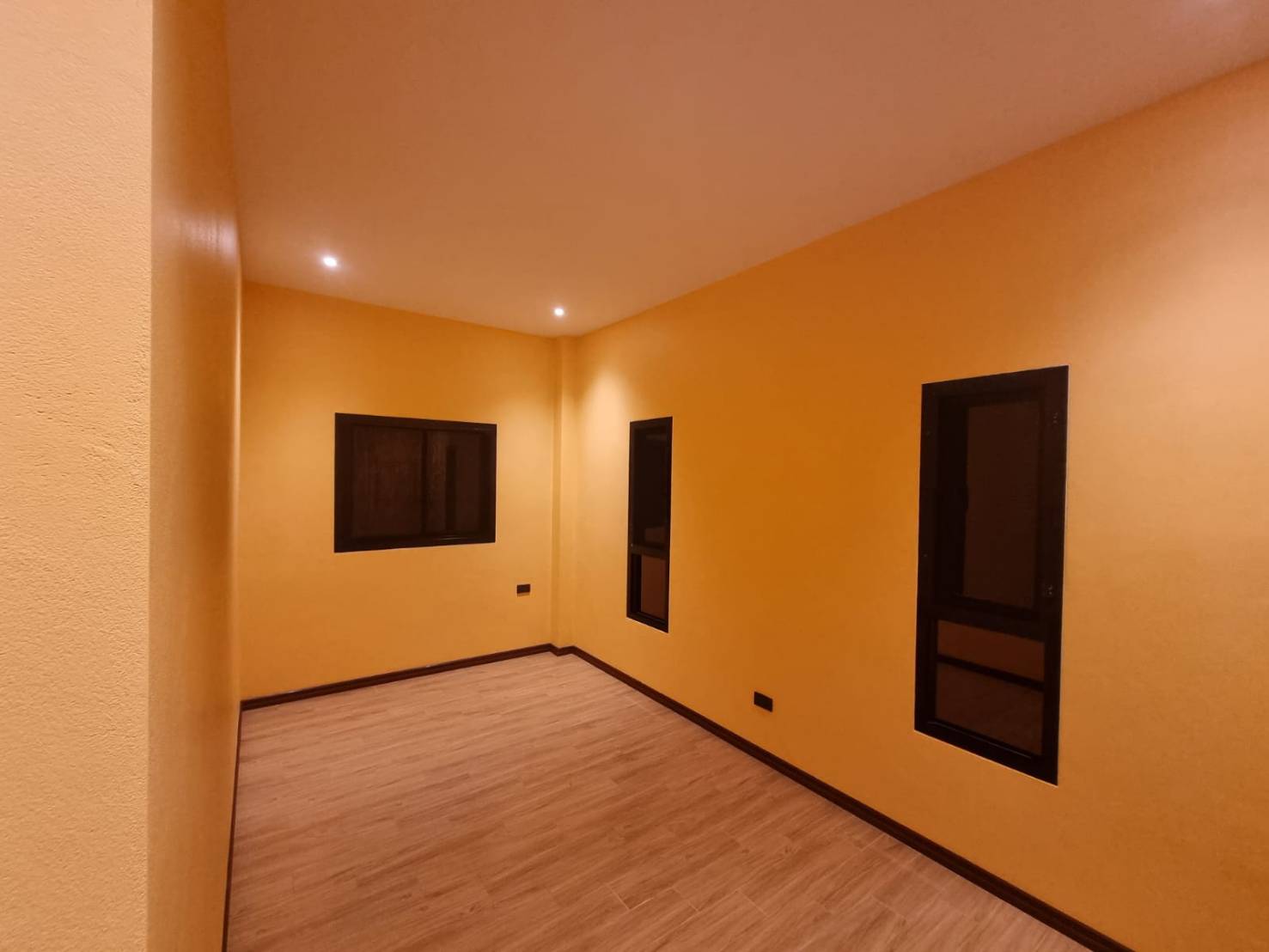 4 Bedroom House For Sale in San Phisuea, Mueang Chiang Mai, Chiang Mai - Image 9