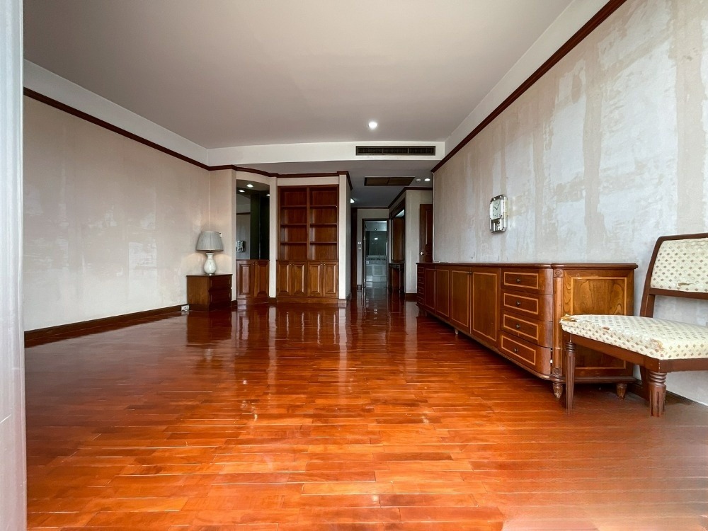 3 Bedroom Condo For Sale in Khlong Ton Sai, Khlong San, Bangkok - Image 3