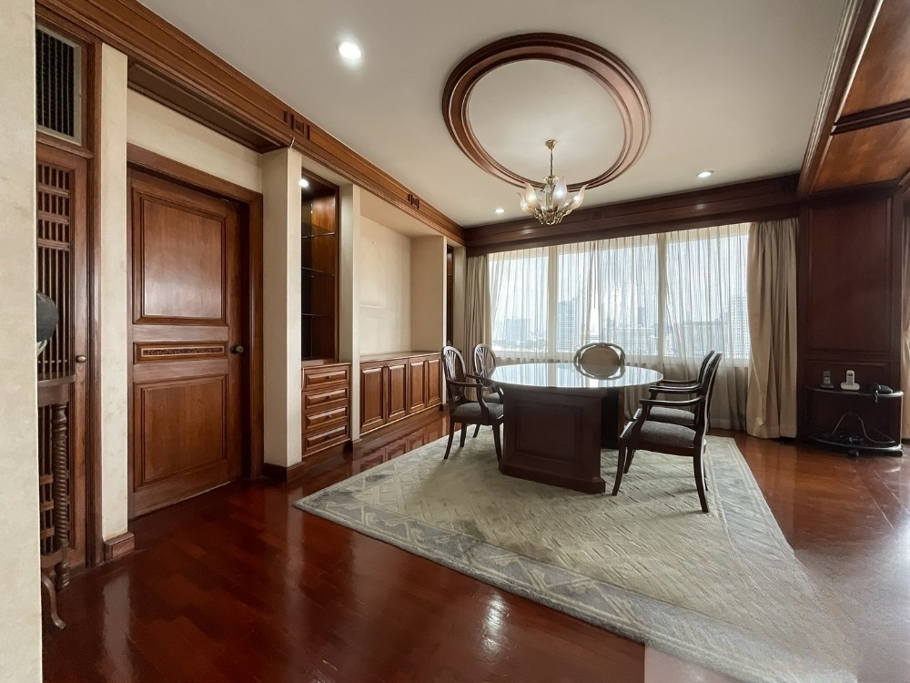3 Bedroom Condo For Sale in Khlong Ton Sai, Khlong San, Bangkok - Image 2
