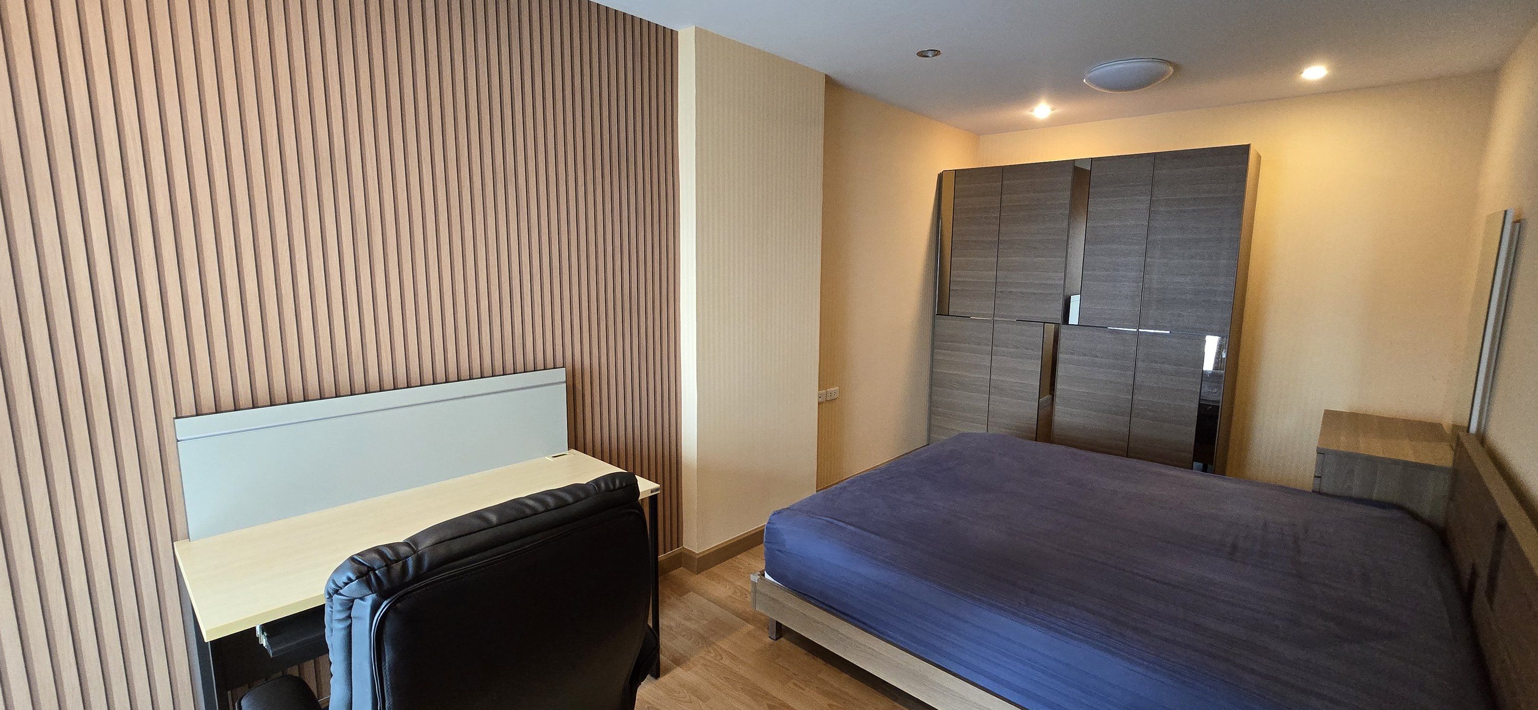 1 Bedroom Condo For Sale in Huai Khwang, Huai Khwang, Bangkok - Image 4