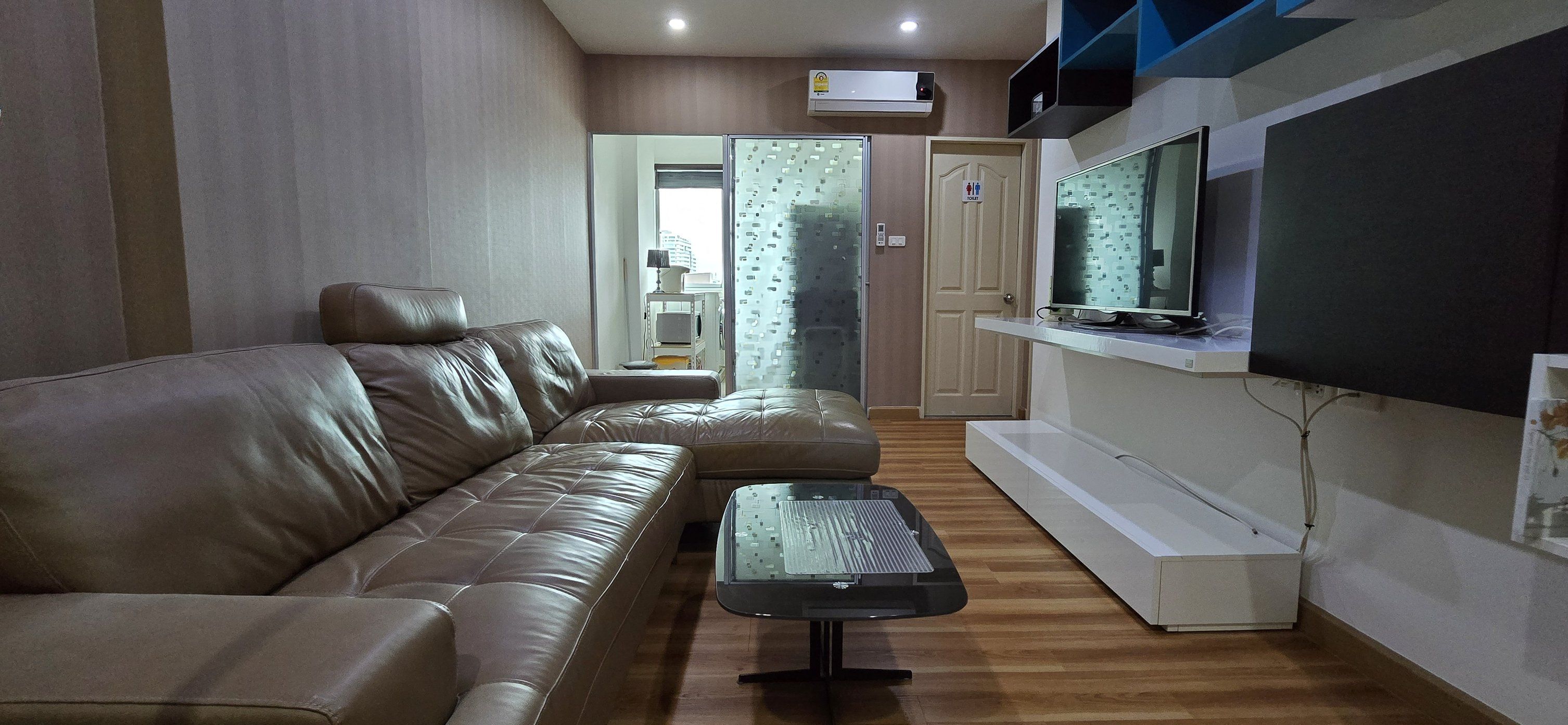 1 Bedroom Condo For Sale in Huai Khwang, Huai Khwang, Bangkok - Image 1