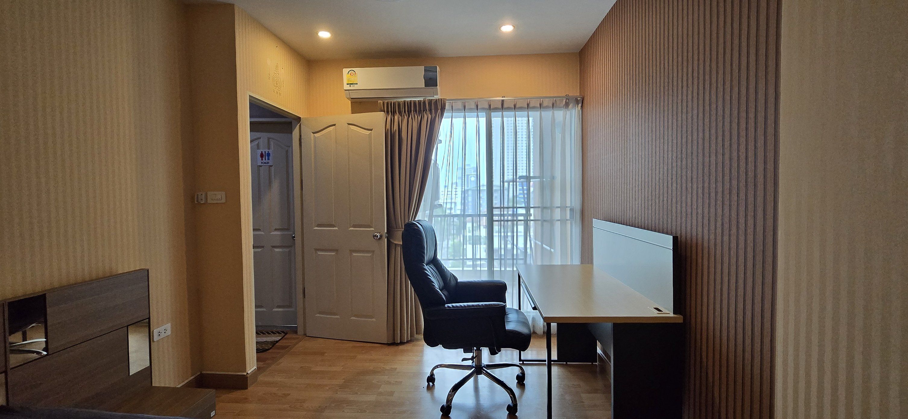 1 Bedroom Condo For Sale in Huai Khwang, Huai Khwang, Bangkok - Image 5