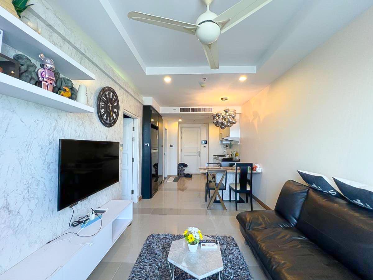 1 Bedroom Condo For Sale in Huai Khwang, Huai Khwang, Bangkok - Image 1