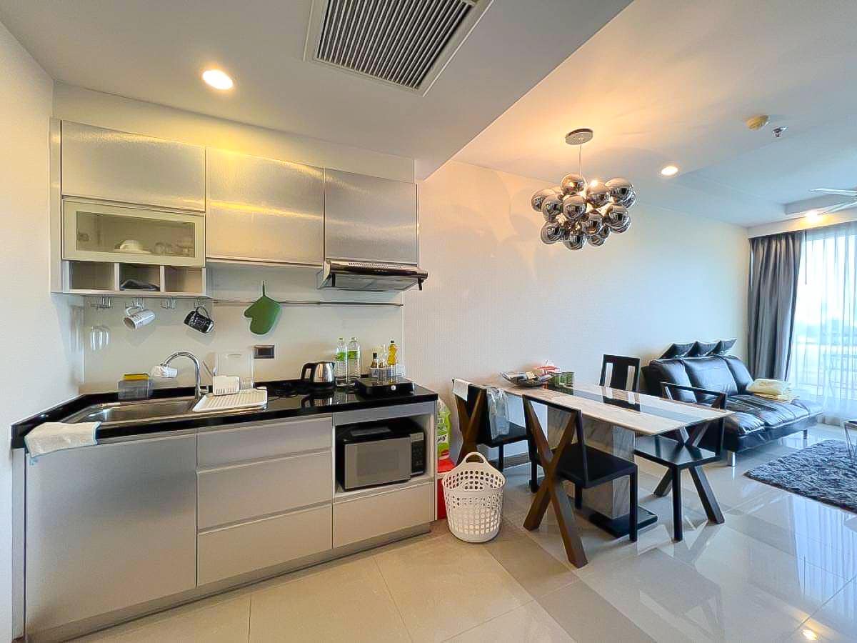 1 Bedroom Condo For Sale in Huai Khwang, Huai Khwang, Bangkok - Image 2