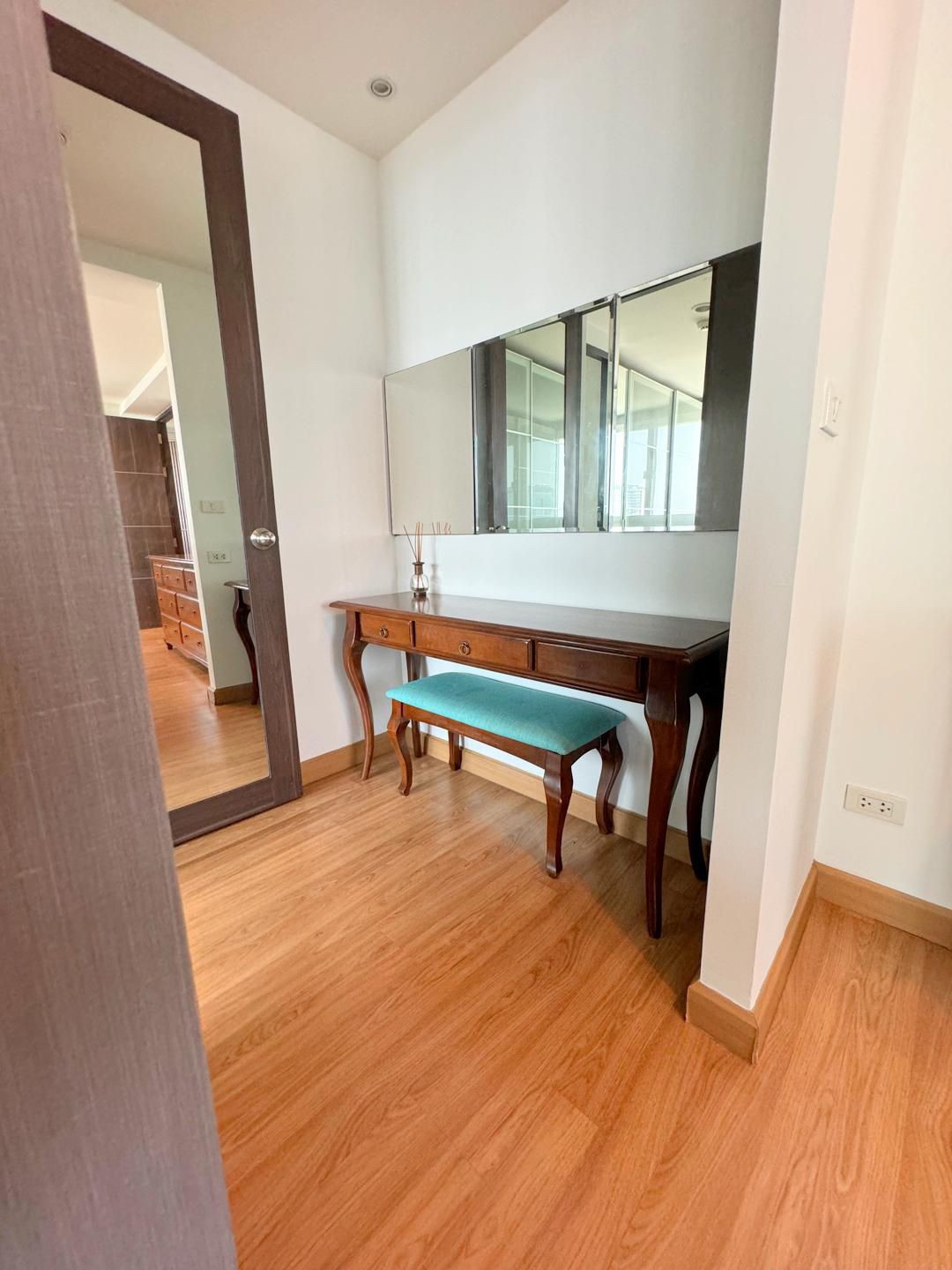 4 Bedroom Condo For Sale in Khlong Tan Nuea, Vadhana, Bangkok - Image 4