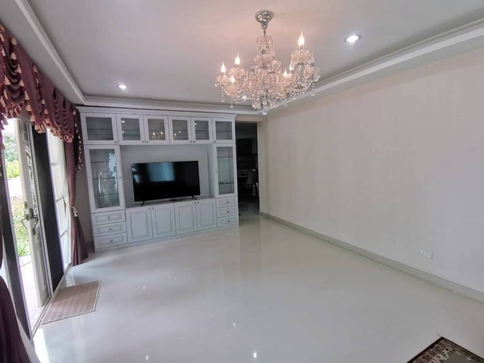 Thanaporn Park Home 5 - Image 4