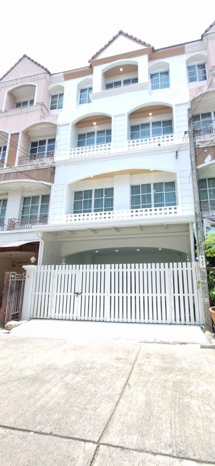 7 Bedroom Townhouse For Sale in Nong Chaeng, Bueng Sam Phan, Phetchabun - Image 1