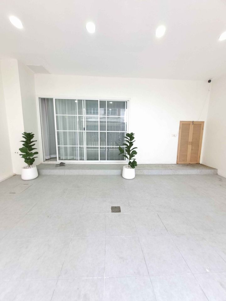 7 Bedroom Townhouse For Sale in Nong Chaeng, Bueng Sam Phan, Phetchabun - Image 2