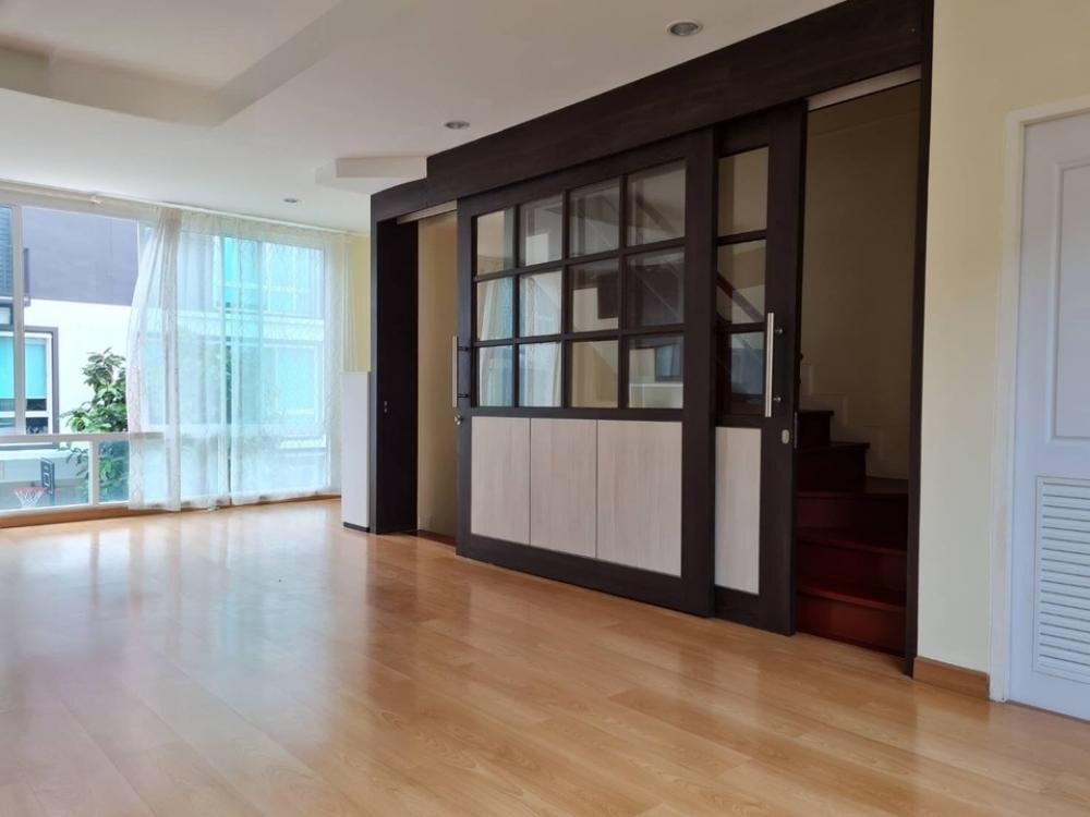 4 卧室 联排别墅  在  - Image 8