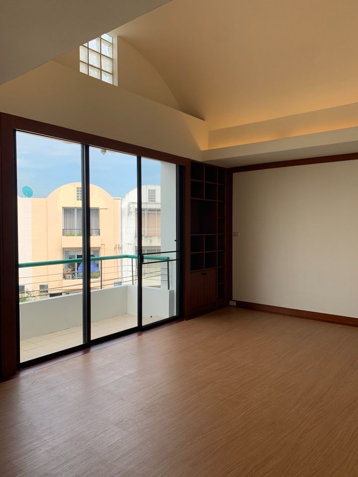 3 ห้องนอน ทาวน์เฮาส์  ใน คลองตันเหนือ, วัฒนา, กรุงเทพมหานคร - Image 4