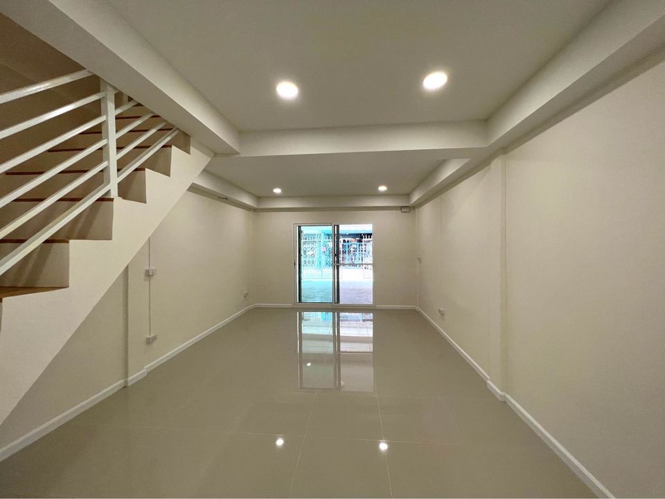 2 Bedroom Condo  in Din Daeng, Din Daeng, Bangkok - Image 3
