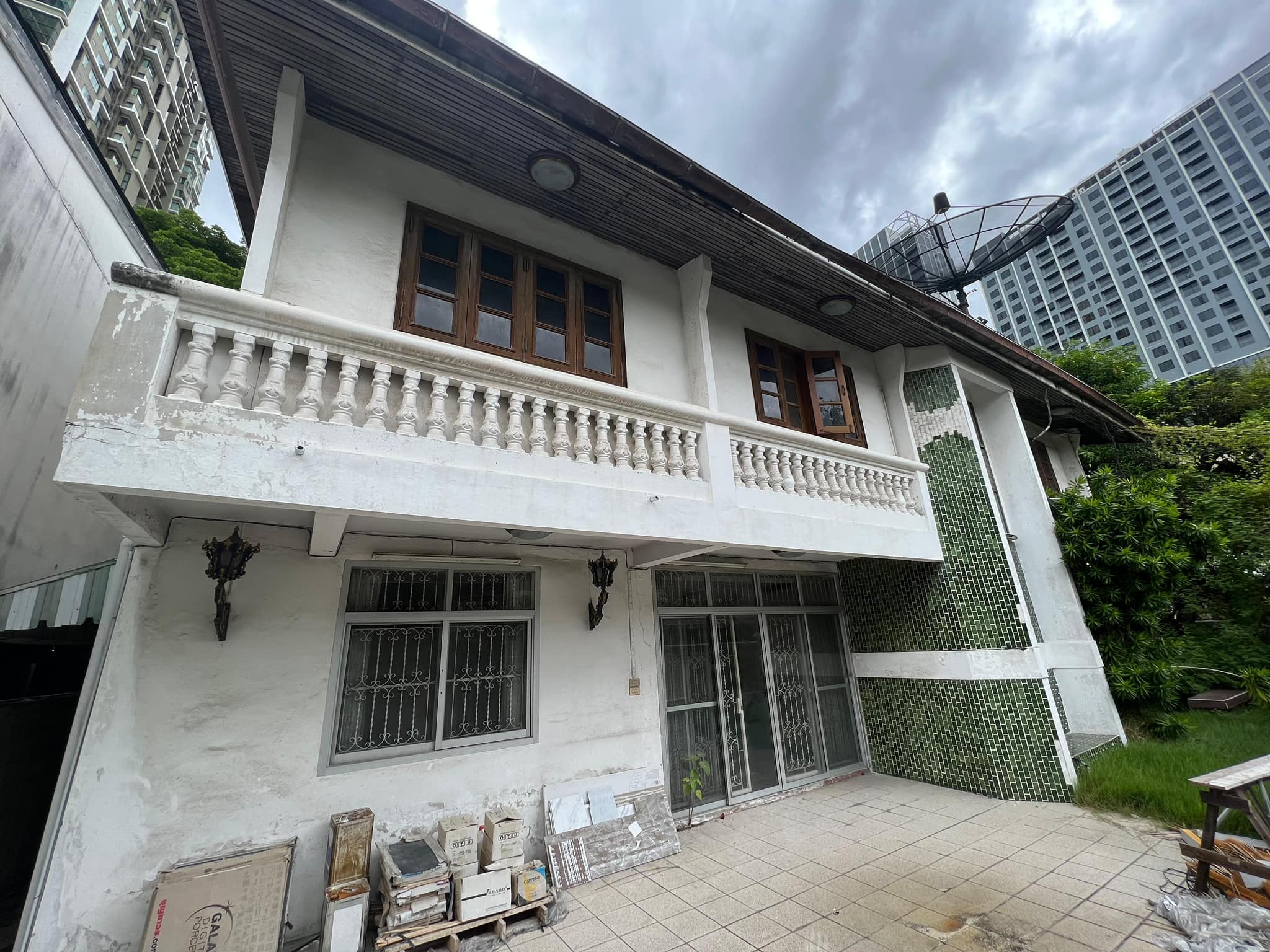 4 Bedroom Townhouse  in Khlong Tan, Khlong Toei, Bangkok - Image 2