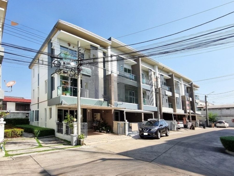 Town Avenue Srinagarindra - Image 2