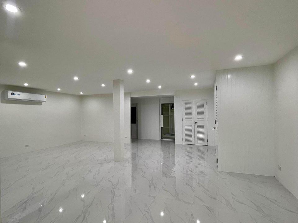3 ห้องนอน ทาวน์เฮาส์ สำหรับเช่า ใน ทุ่งมหาเมฆ, สาทร, กรุงเทพมหานคร - Image 3