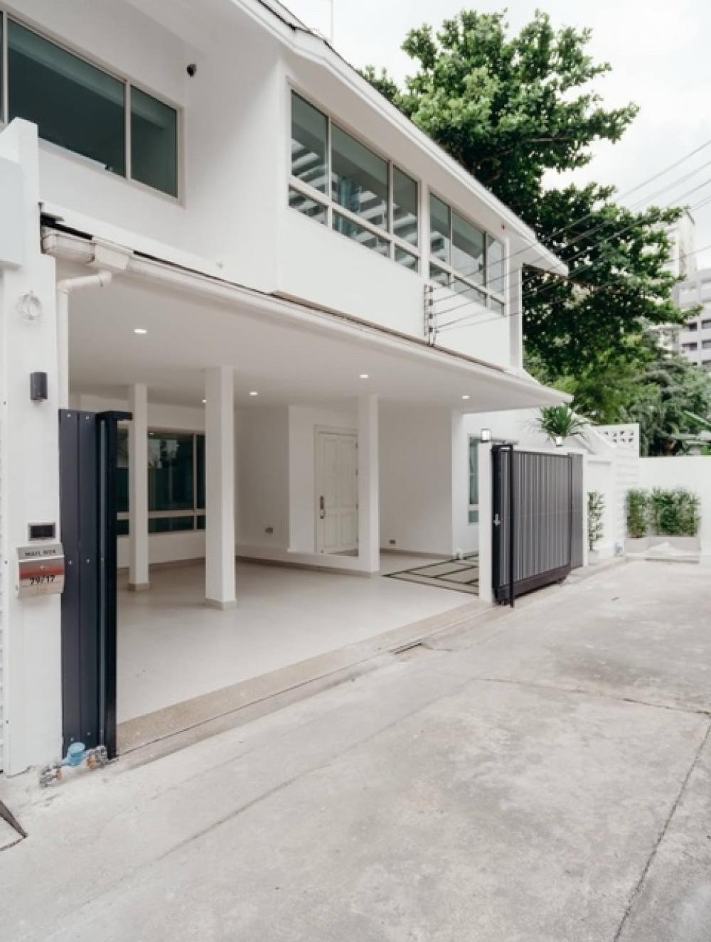 4 Bedroom Townhouse For Sale in Khlong Toei Nuea, Vadhana, Bangkok - Image 14
