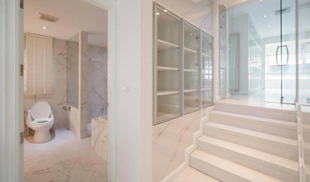 4 Bedroom Townhouse For Sale in Khlong Toei Nuea, Vadhana, Bangkok - Image 8