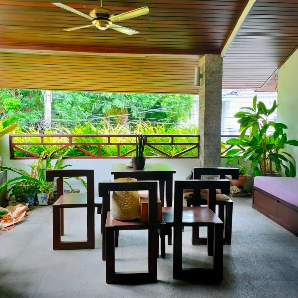 4 Bedroom Townhouse For Sale in Phra Khanong Nuea, Vadhana, Bangkok - Image 10