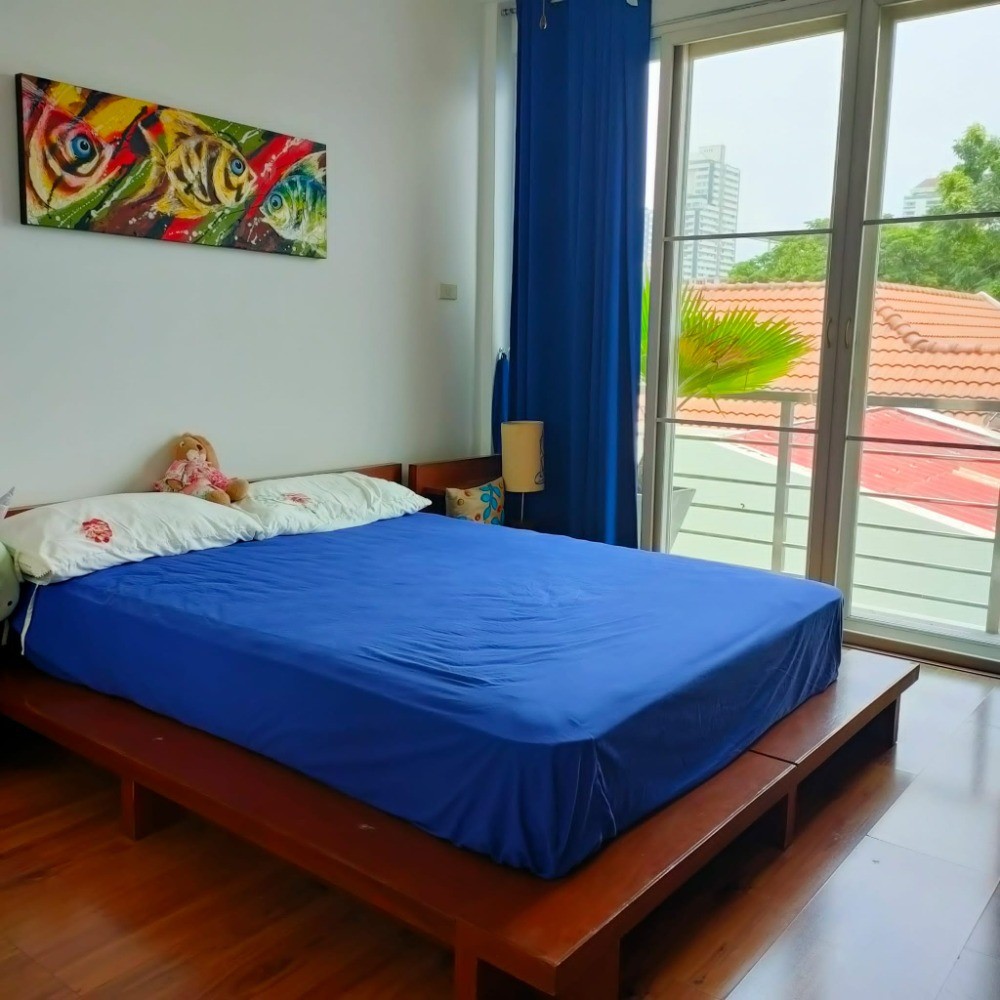 4 Bedroom Townhouse For Sale in Phra Khanong Nuea, Vadhana, Bangkok - Image 5