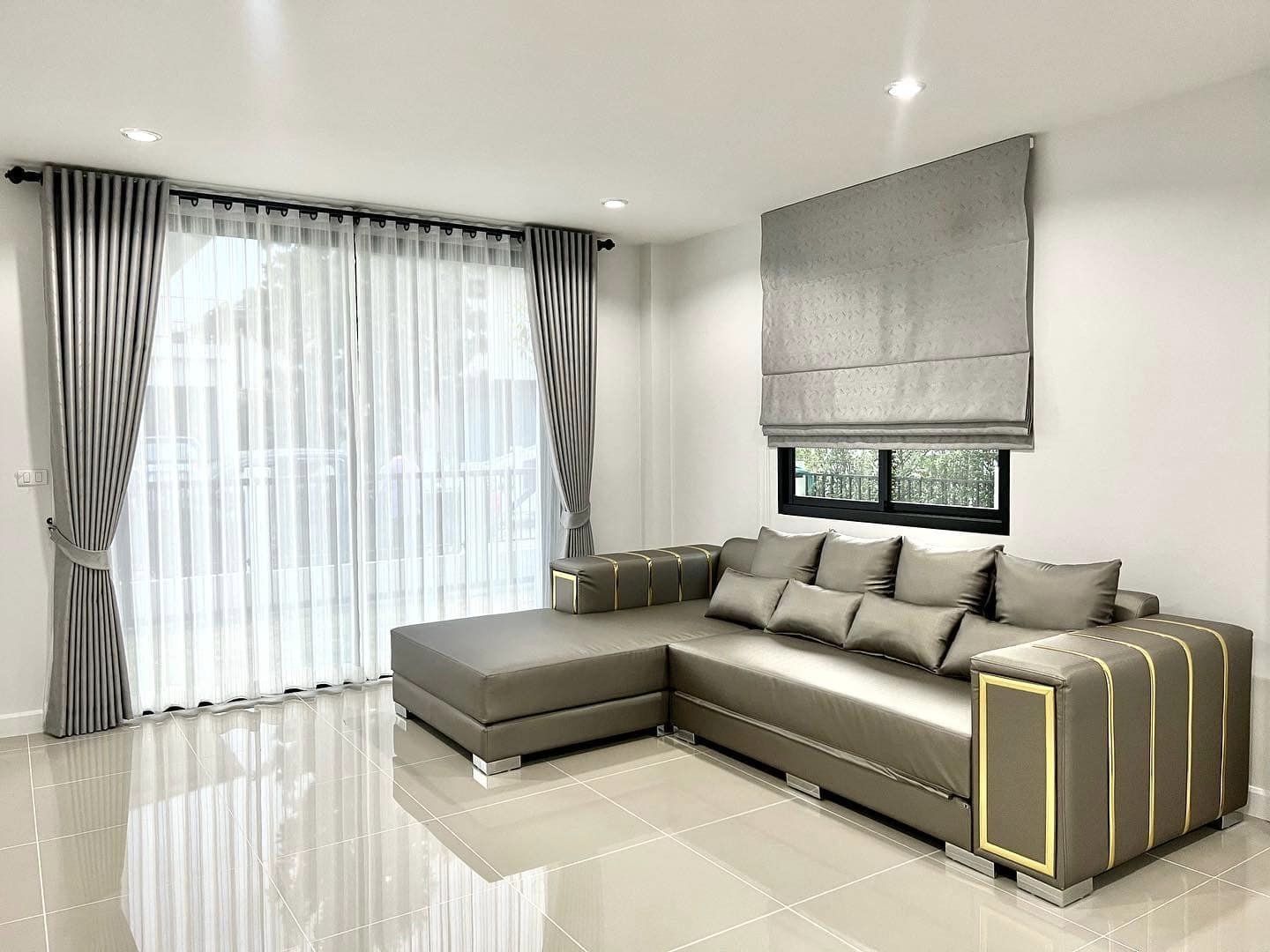 3 卧室 独立房屋  在  - Image 2