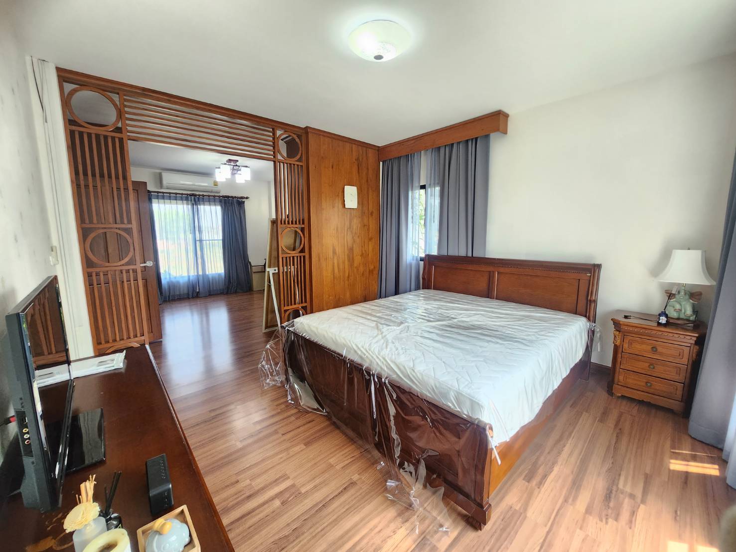 Vararom Premium City Hall - Image 13
