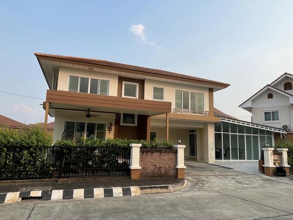 Vararom Charoenmuang - Image 1