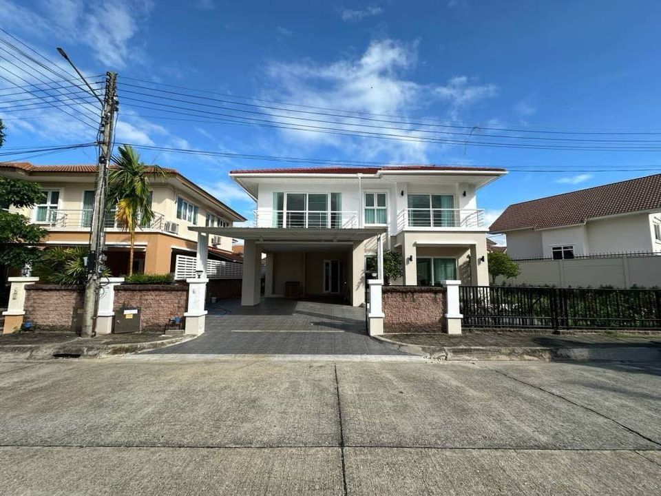 Vararom Charoenmuang - Image 1